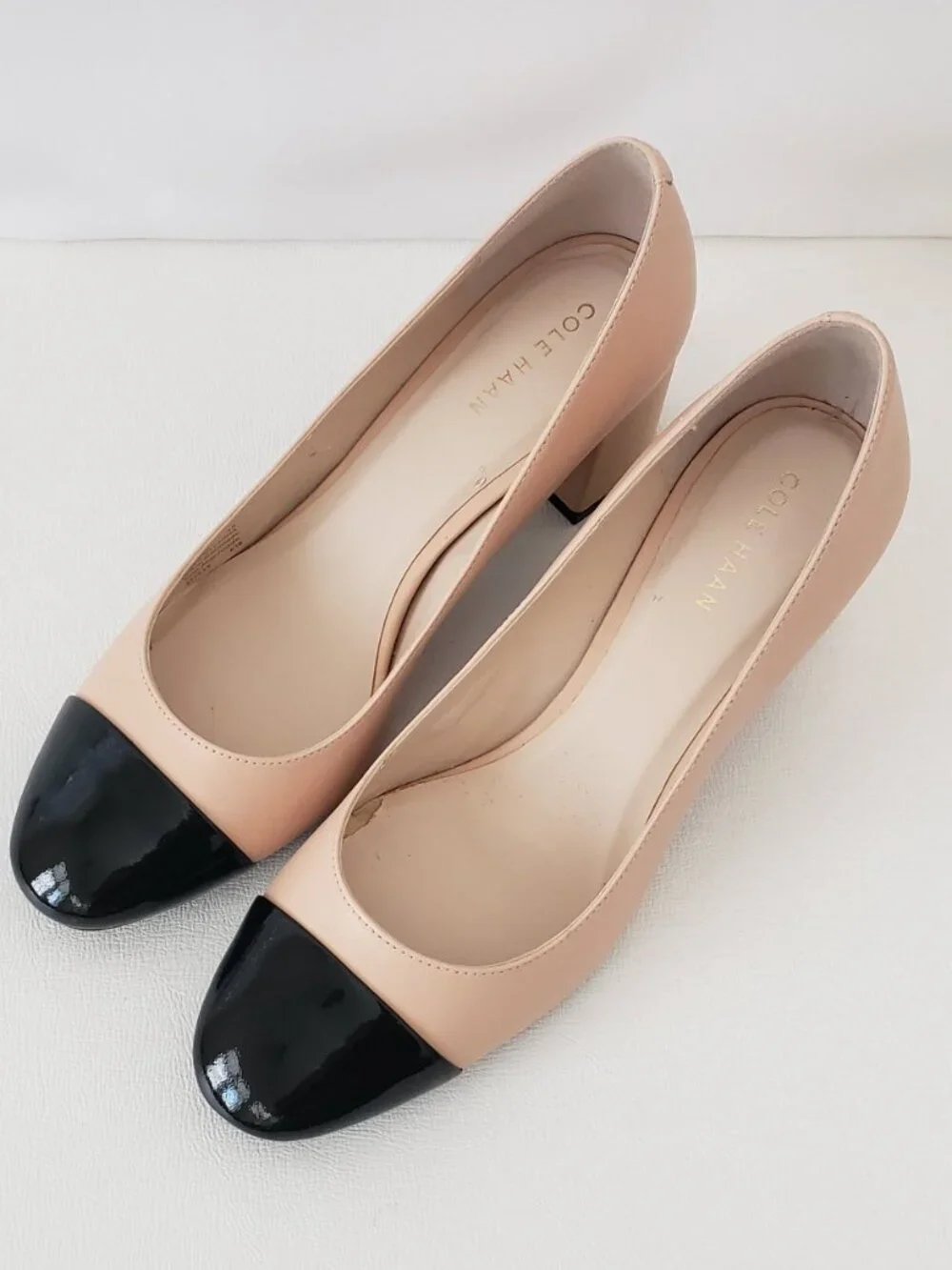 Cole Haan Dawna Grand Pump Size 6B Two Tone Maple Sugar With Black Patent Toe